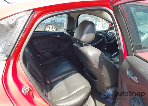 2013 Ford Focus Se z USA, uszkodzony, nr VIN 1FADP3F21DL337195